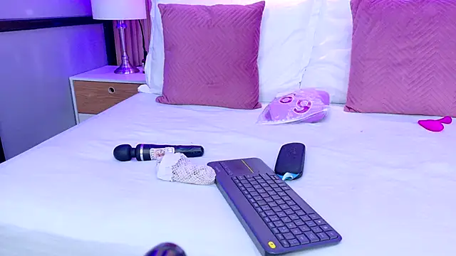 Snapshot of AdelineJhones chatting on December 2025 02:15:01 PM AdelineJhones online show from December 2025 02:15:01 PM