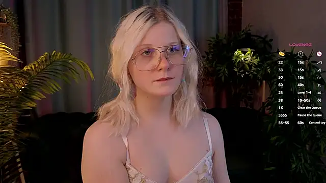 ShineJoan online show from November 2025 09:25:02 PM