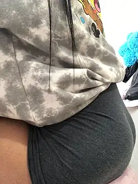 Snapshot of MAVI_EC chatting on November 2025 10:32:02 PM MAVI EC online show from November 2025 10:32:02 PM