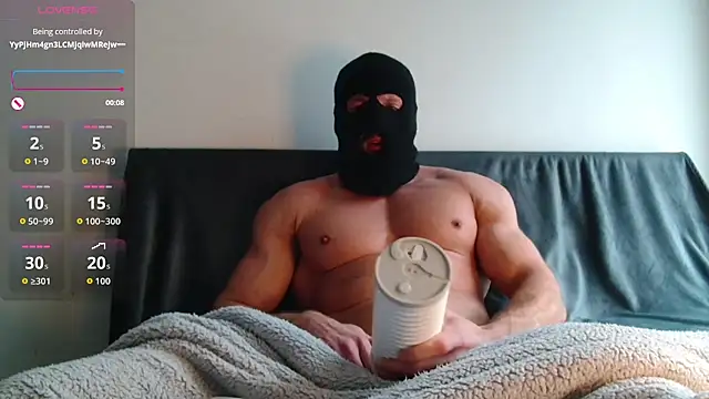 Snapshot of Masked_Bull38_Uk chatting on November 2025 12:50:02 PM Masked Bull38 Uk online show from November 2025 12:50:02 PM