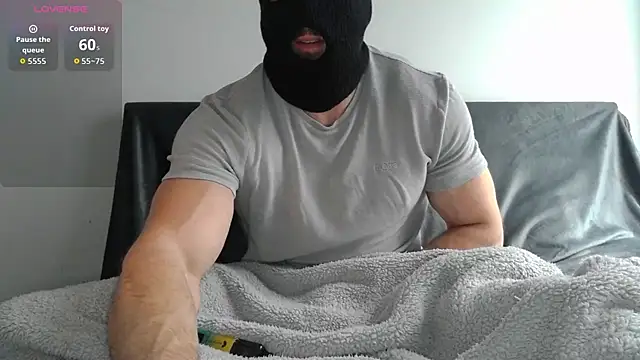 Snapshot of Masked_Bull38_Uk chatting on December 2025 09:51:01 AM Masked Bull38 Uk online show from December 2025 09:51:01 AM