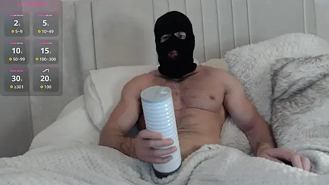 Snapshot of Masked_Bull38_Uk chatting on December 2025 12:10:02 PM Masked Bull38 Uk online show from December 2025 12:10:02 PM