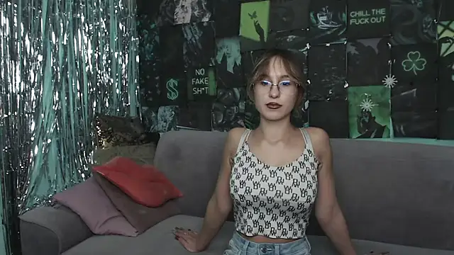 Snapshot of AlishaKellyi chatting on November 2025 05:50:02 AM AlishaKellyi online show from November 2025 05:50:02 AM