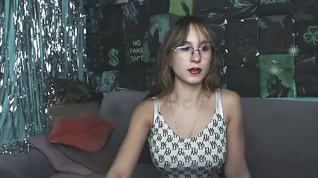 Snapshot of AlishaKellyi chatting on November 2025 05:29:01 AM AlishaKellyi online show from November 2025 05:29:01 AM