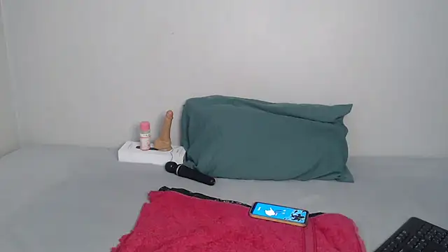 Snapshot of Sweet-PetiteX chatting on December 2025 04:23:01 PM Sweet-PetiteX online show from December 2025 04:23:01 PM