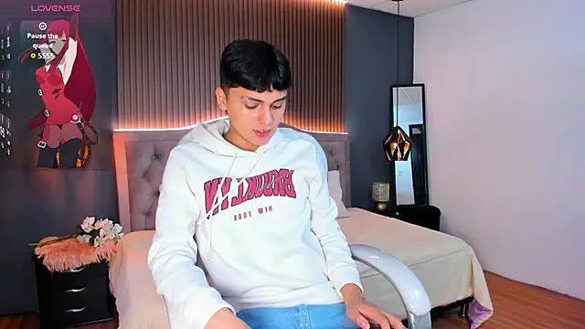 Snapshot of Maxii18_ chatting on November 2025 06:53:02 PM Maxii18 online show from November 2025 06:53:02 PM