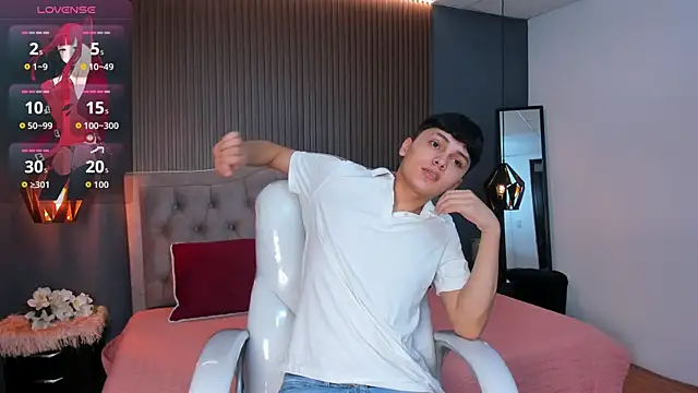 Snapshot of Maxii18_ chatting on November 2025 07:36:02 PM Maxii18 online show from November 2025 07:36:02 PM