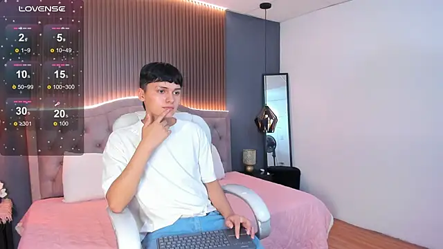 Snapshot of Maxii18_ chatting on November 2025 07:36:02 PM Maxii18 online show from November 2025 07:36:02 PM