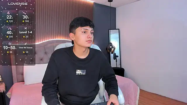 Snapshot of Maxii18_ chatting on November 2025 07:23:02 PM Maxii18 online show from November 2025 07:23:02 PM