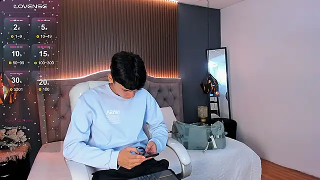 Snapshot of Maxii18_ chatting on November 2025 07:03:02 PM Maxii18 online show from November 2025 07:03:02 PM