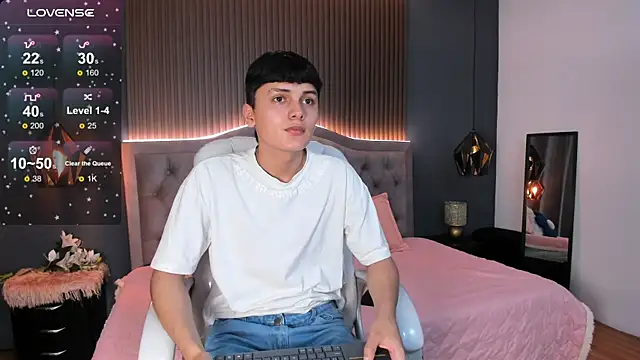 Snapshot of Maxii18_ chatting on November 2025 07:13:01 PM Maxii18 online show from November 2025 07:13:01 PM