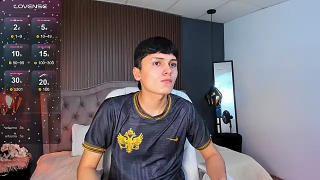 Snapshot of Maxii18_ chatting on November 2025 06:37:02 PM Maxii18 online show from November 2025 06:37:02 PM