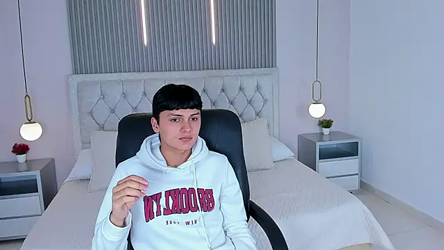 Snapshot of Maxii18_ chatting on December 2025 06:58:01 PM Maxii18 online show from December 2025 06:58:01 PM