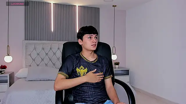 Snapshot of Maxii18_ chatting on December 2025 06:46:02 PM Maxii18 online show from December 2025 06:46:02 PM