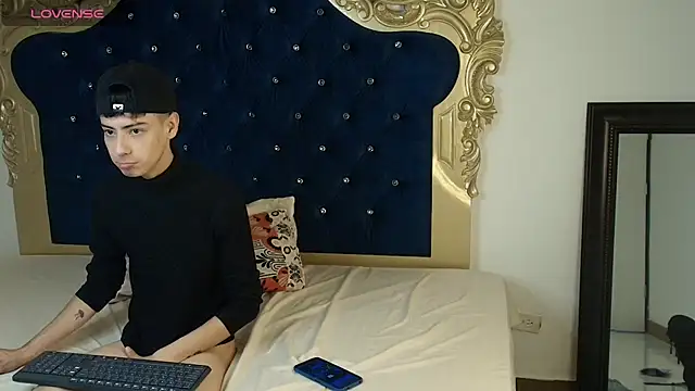 Snapshot of Sebastian_Reed chatting on October 2025 04:26:01 AM Sebastian Reed online show from October 2025 04:26:01 AM