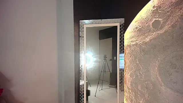 NaomiQueents online show from November 2025 12:49:02 PM