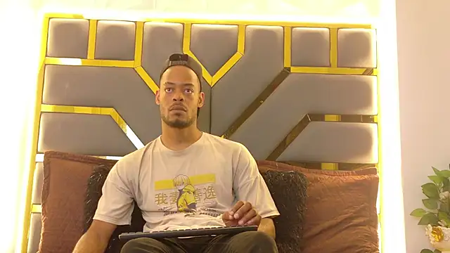 Snapshot of Neytanmalcon chatting on November 2025 08:20:02 PM Neytanmalcon online show from November 2025 08:20:02 PM