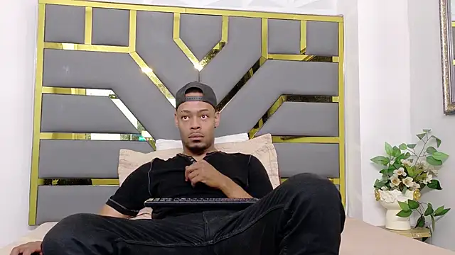 Snapshot of Neytanmalcon chatting on December 2025 04:16:01 PM Neytanmalcon online show from December 2025 04:16:01 PM