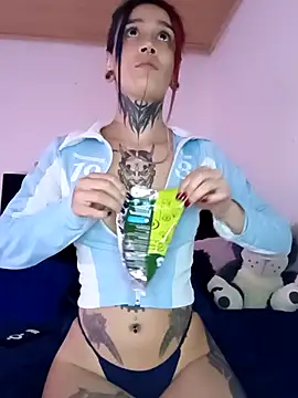 Snapshot of SharonSalazar chatting on November 2025 02:44:01 AM SharonSalazar online show from November 2025 02:44:01 AM