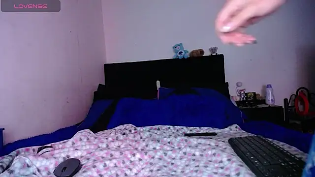 Snapshot of SharonSalazar chatting on December 2025 04:29:01 AM SharonSalazar online show from December 2025 04:29:01 AM