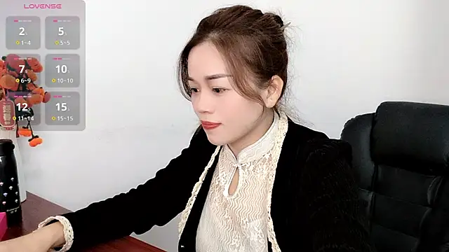 Snapshot of Ella-61 chatting on November 2025 12:43:01 AM Ella-61 online show from November 2025 12:43:01 AM