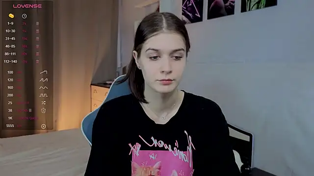 Snapshot of Ksarina chatting on November 2025 04:08:02 PM Ksarina online show from November 2025 04:08:02 PM