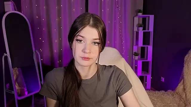 Snapshot of Ksarina chatting on November 2025 11:30:01 AM Ksarina online show from November 2025 11:30:01 AM