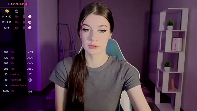 Snapshot of Ksarina chatting on November 2025 05:02:01 PM Ksarina online show from November 2025 05:02:01 PM