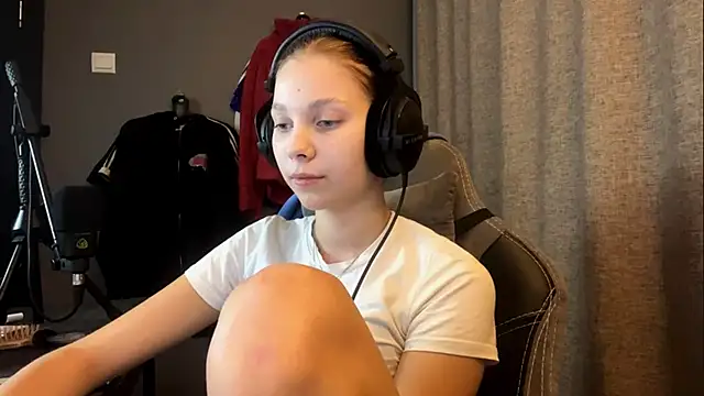 Snapshot of Softixq chatting on November 2025 04:40:01 PM Softixq online show from November 2025 04:40:01 PM