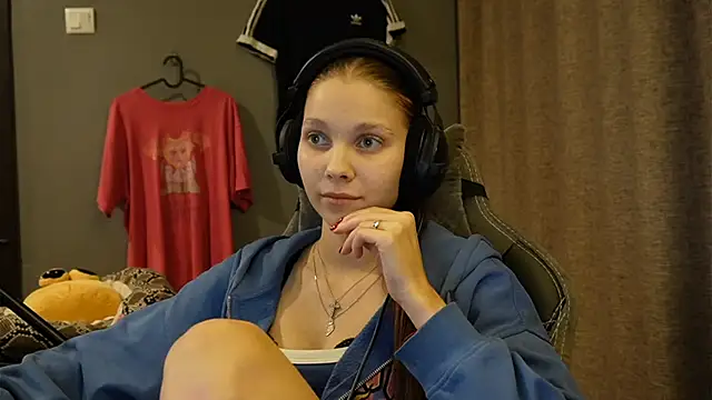 Snapshot of Softixq chatting on November 2025 03:23:02 PM Softixq online show from November 2025 03:23:02 PM