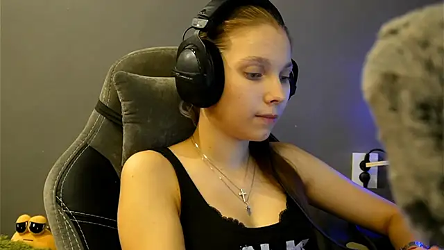 Snapshot of Softixq chatting on December 2025 04:12:02 PM Softixq online show from December 2025 04:12:02 PM