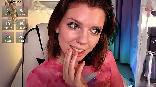 Snapshot of PollyRouge__ chatting on November 2025 02:28:01 PM PollyRouge online show from November 2025 02:28:01 PM