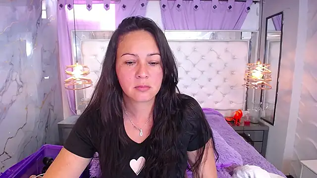 Snapshot of Melissa-roberts chatting on October 2025 06:04:01 PM Melissa-roberts online show from October 2025 06:04:01 PM