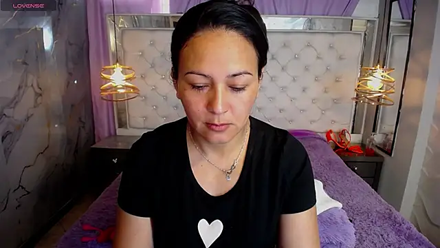 Snapshot of Melissa-roberts chatting on November 2025 02:02:01 PM Melissa-roberts online show from November 2025 02:02:01 PM