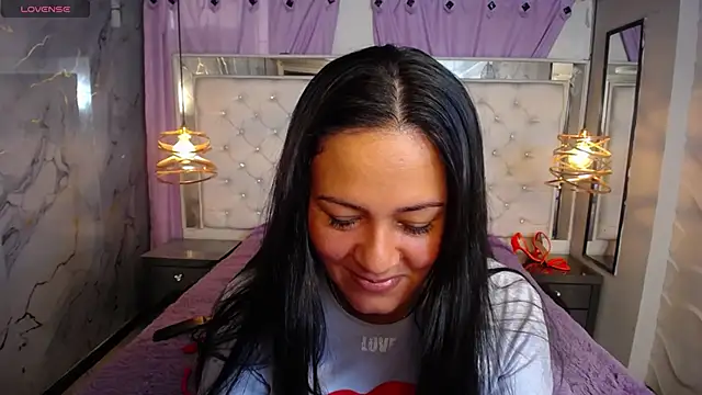 Snapshot of Melissa-roberts chatting on November 2025 07:56:01 PM Melissa-roberts online show from November 2025 07:56:01 PM