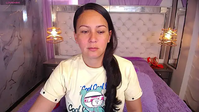 Snapshot of Melissa-roberts chatting on November 2025 07:49:02 PM Melissa-roberts online show from November 2025 07:49:02 PM