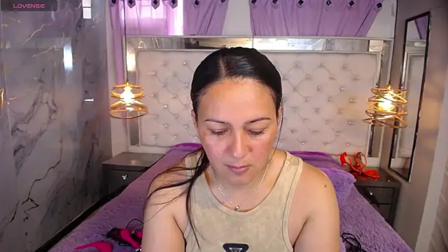 Snapshot of Melissa-roberts chatting on December 2025 05:33:02 PM Melissa-roberts online show from December 2025 05:33:02 PM