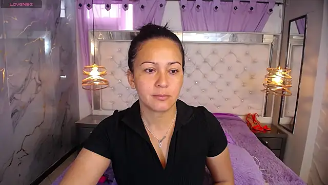 Snapshot of Melissa-roberts chatting on December 2025 05:53:02 PM Melissa-roberts online show from December 2025 05:53:02 PM