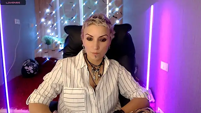 Snapshot of Sweet-n-Strong chatting on November 2025 01:22:04 PM Sweet-n-Strong online show from November 2025 01:22:04 PM