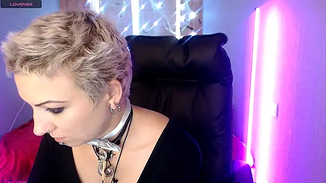 Snapshot of Sweet-n-Strong chatting on November 2025 08:22:02 AM Sweet-n-Strong online show from November 2025 08:22:02 AM