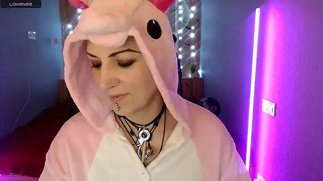 Snapshot of Sweet-n-Strong chatting on November 2025 12:55:01 PM Sweet-n-Strong online show from November 2025 12:55:01 PM