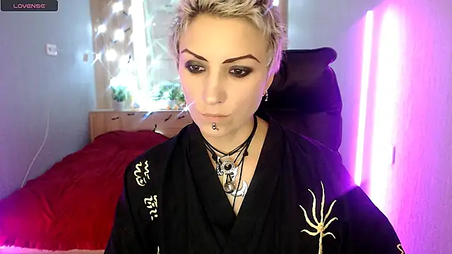 Snapshot of Sweet-n-Strong chatting on November 2025 01:04:02 PM Sweet-n-Strong online show from November 2025 01:04:02 PM