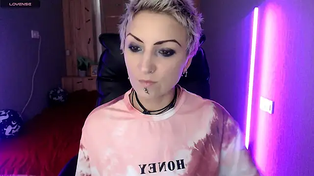 Snapshot of Sweet-n-Strong chatting on November 2025 08:14:02 AM Sweet-n-Strong online show from November 2025 08:14:02 AM