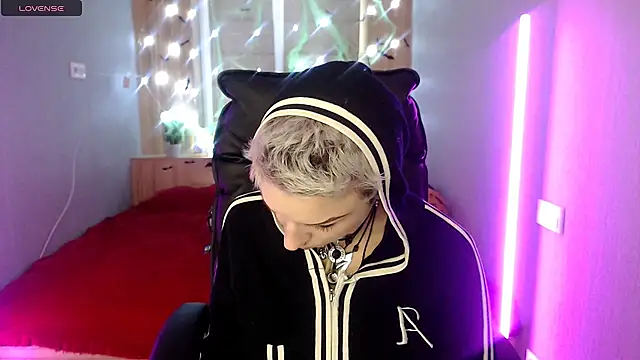 Snapshot of Sweet-n-Strong chatting on November 2025 12:38:01 PM Sweet-n-Strong online show from November 2025 12:38:01 PM