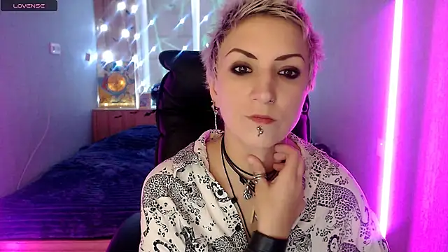 Snapshot of Sweet-n-Strong chatting on November 2025 07:18:01 AM Sweet-n-Strong online show from November 2025 07:18:01 AM