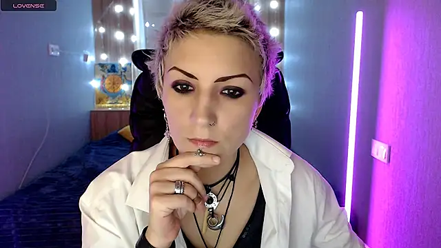 Snapshot of Sweet-n-Strong chatting on November 2025 07:30:01 AM Sweet-n-Strong online show from November 2025 07:30:01 AM