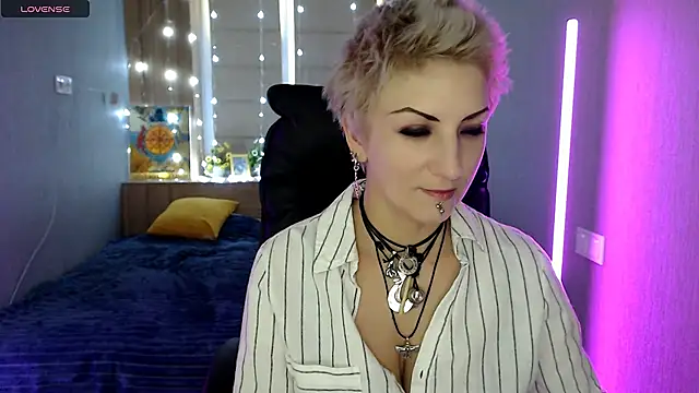 Snapshot of Sweet-n-Strong chatting on December 2025 07:05:01 AM Sweet-n-Strong online show from December 2025 07:05:01 AM