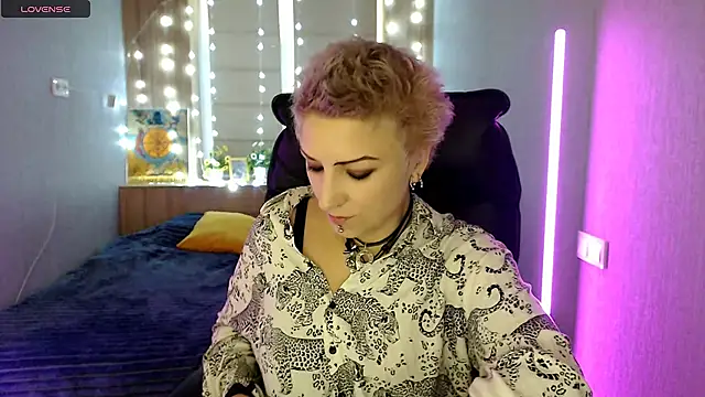 Snapshot of Sweet-n-Strong chatting on December 2025 08:01:01 AM Sweet-n-Strong online show from December 2025 08:01:01 AM