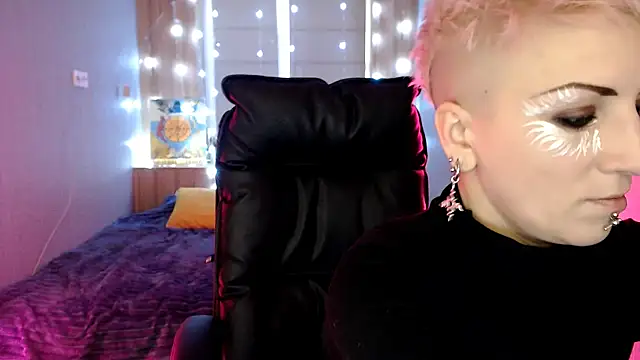 Snapshot of Sweet-n-Strong chatting on December 2025 07:24:01 AM Sweet-n-Strong online show from December 2025 07:24:01 AM