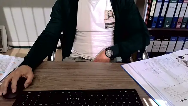 Evasionee online show from November 2025 10:15:01 AM